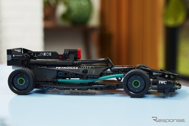 レゴテクニックMercedes-AMG F1 W14 Pull-Back　- Manufactured under license from Mercedes-Benz Grand Prix Limited. 