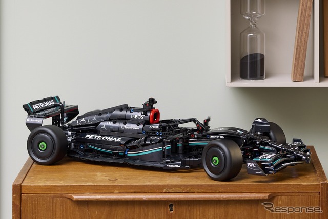 レゴテクニック Mercedes-AMG F1 W14 E Performance　- Manufactured under license from Mercedes-Benz Grand Prix Limited. 