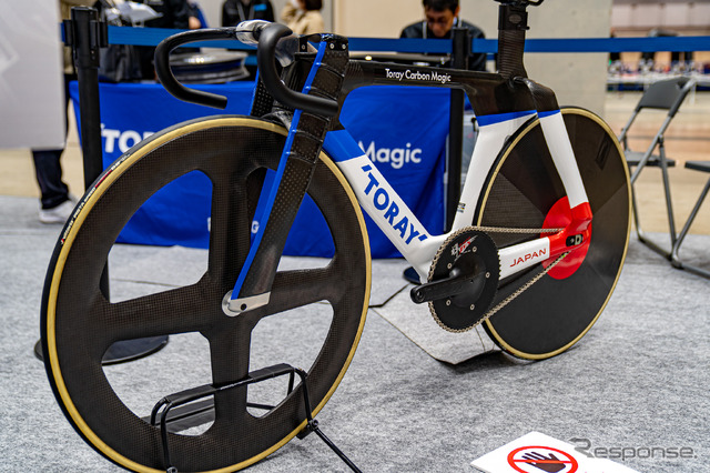 東レ・カーボンマジックの競技用自転車『V-IZU』