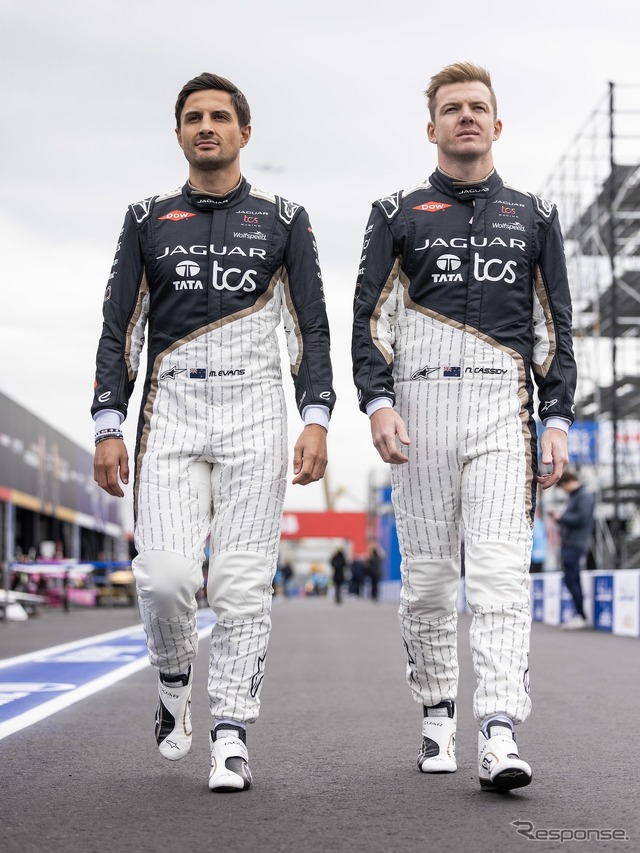 ジャガーTCSレーシング:エバンス(向かって左)とキャシディ(フォーミュラE東京E-Prix)