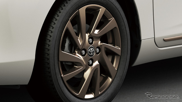 トヨタ・アクア 特別仕様車 Z“Raffine” 195/55R16タイヤ＆16×6Jアルミホイール（ブロンズ／センターオーナメント付）［2WD］