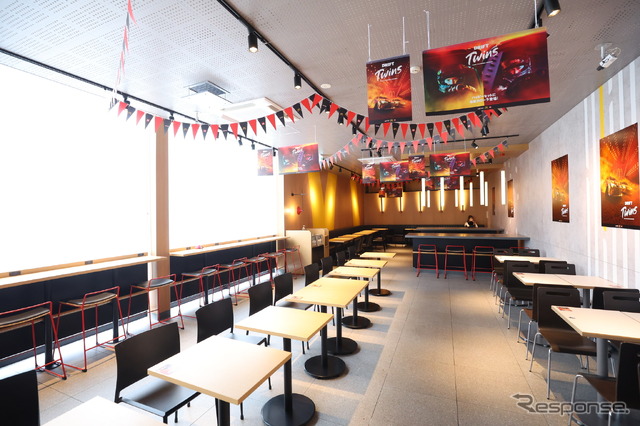 マクドナルド晴海通り豊洲店店内装飾