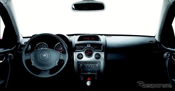 【パリ・ショー2002出品車】新型ルノー『メガーヌ』の価格、160万円から