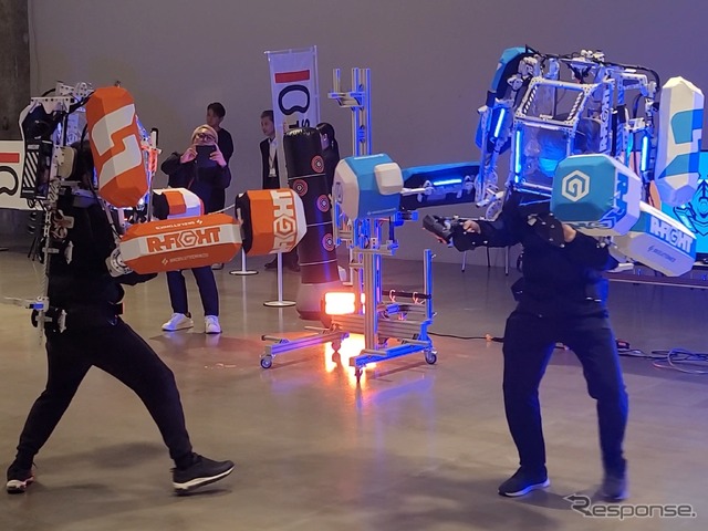 外骨格スーツによるボクシング的ゲーム『RFIGHT』のデモンストレーション。
