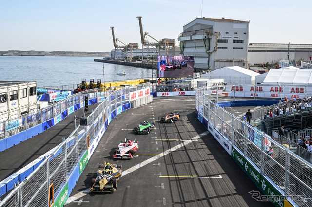 画面右から来てターン20を左折、画面手前のホームトレートヘ(3月30日) (c) Formula E