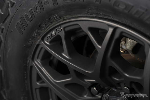 スズキ ジムニーシエラ×レイズ ベルサス VV25MX マットスーパーダークガンメタ(APJ)