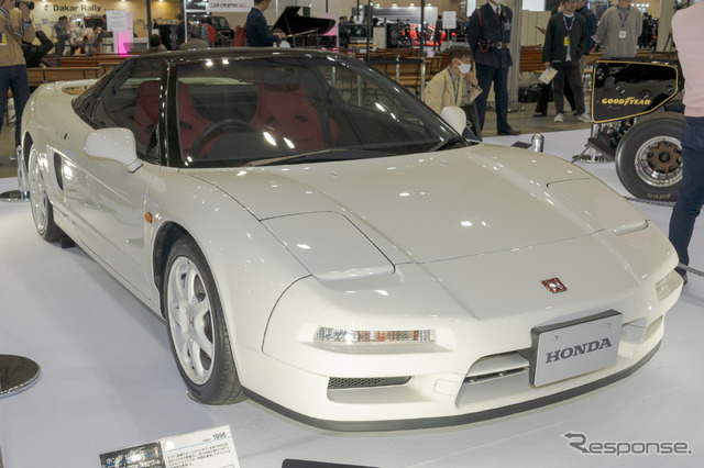 NSX TypeRモデルも特別企画コーナーに展示。NSXをさらに120キロも軽量化した走行性能を高めたモデルだ。