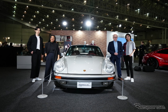 ポルシェライフスタイル・ターボ No.1コレクション(オートモビルカウンシル2024)。向かって左から2番目がトゥライラジャーさん、3番目がポルシェジャパンのフィリップ・フォン・ヴィッツェンドルフCEO