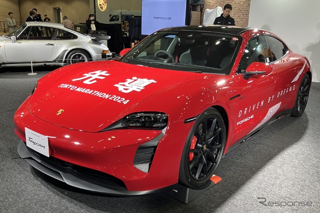 東京マラソン2024オフィシャルカー:ポルシェ・タイカン(オートモビルカウンシル2024)
