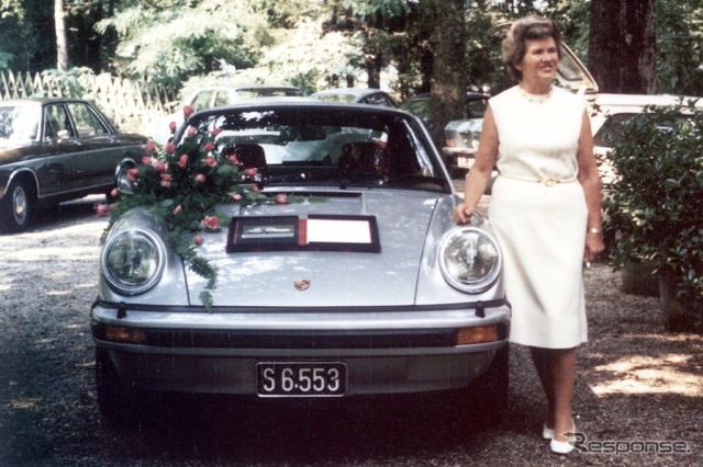 ルイーズ・ピエヒが70歳の誕生日に受け取った911ターボ No. 1(1974年)