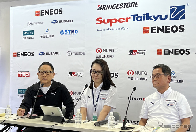 スーパー耐久未来機構 理事長のモリゾウこと豊田章男氏(左)、副理事長の桑山晴美氏(中)、専務理事・事務局長の加藤敏行氏(右)