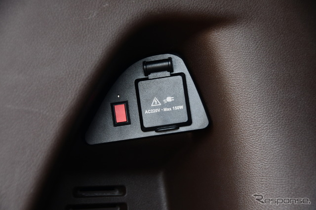 AC1500Wのコンセントをラゲッジスペースに有するパラディン。中国の家庭用ACは220V