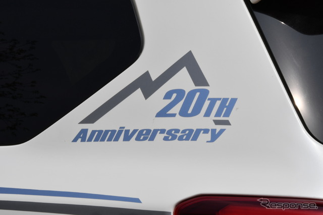 Dピラーにはパラディン20周年のデカールが付く