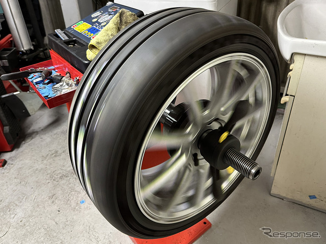 タイヤ交換時にチェックするプラスワン! ホイールバランス調整の裏技とは?