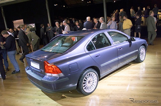 【噂のボルボ『S60』登場 Vol. 2】もうボクシーワゴン専業とは言わせない!
