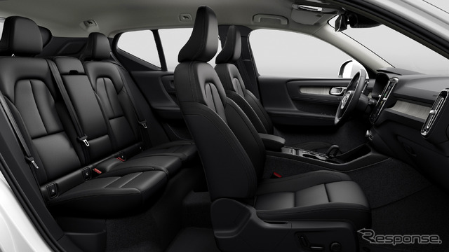 ボルボ XC40 プラス B3 セレクション
