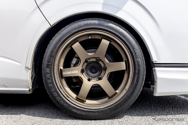 トヨタ ハイエース×ボルクレーシングTE37SB 225/50R18