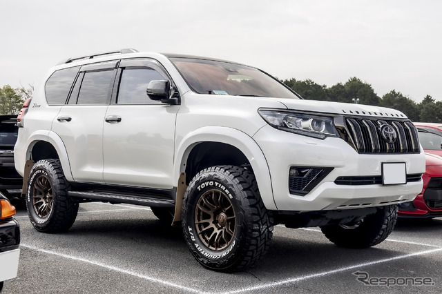 トヨタ プラド×グラムライツ57XR-X 285/70R17