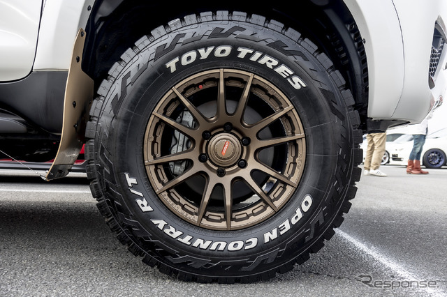 トヨタ プラド×グラムライツ57XR-X 285/70R17