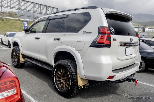 トヨタ プラド×グラムライツ57XR-X 285/70R17