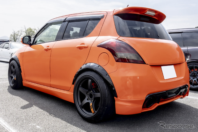 スズキ スイフト×グラムライツ57CR SPEC D 215/45R17