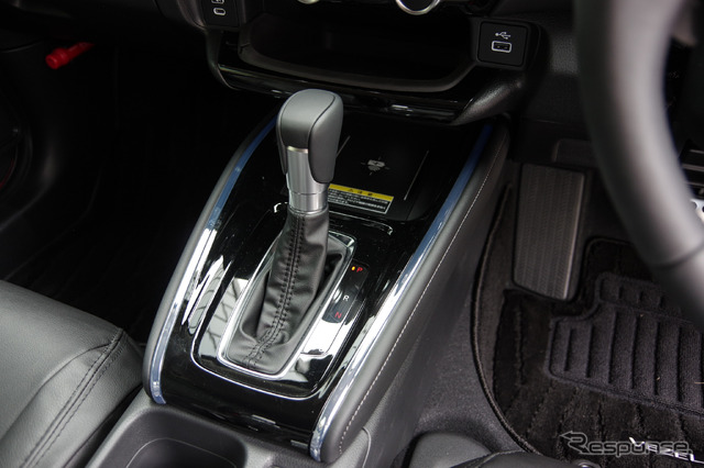 ホンダ ヴェゼル スポーツスタイル(ホンダアクセス 純正アクセサリーパーツ装着車)