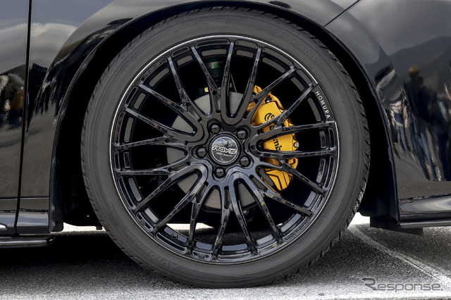 トヨタ アルファード×ホムラ2×10BD 245/40R20