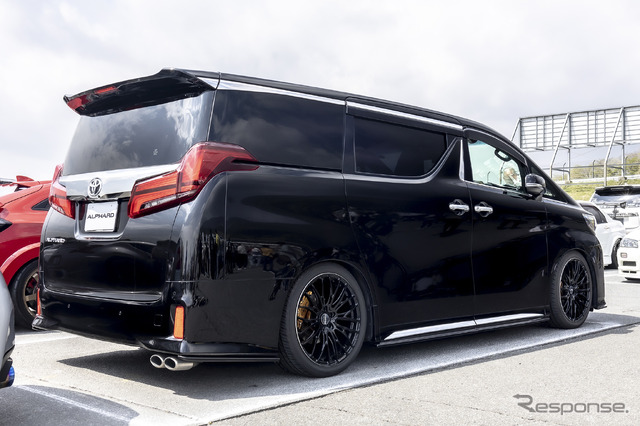 トヨタ アルファード×ホムラ2×10BD 245/40R20