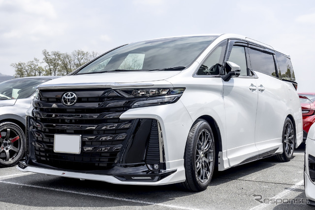 トヨタ ヴェルファイア×ホムラ2×7FT 225/55R19