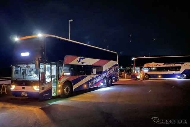 乗務員引継ぎをするドリーム号