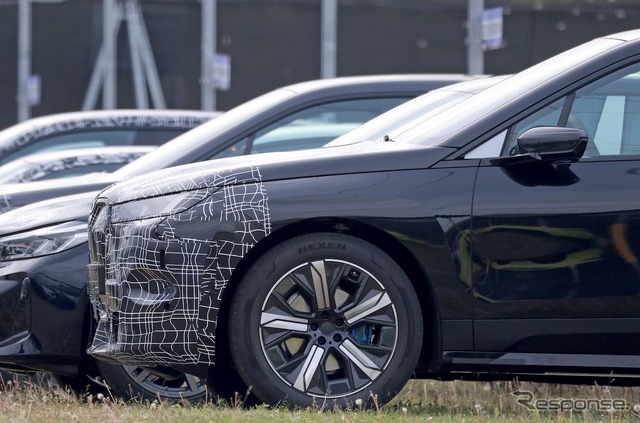 BMW iX 改良新型プロトタイプ(スクープ写真)