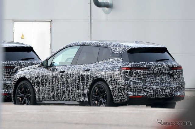 BMW iX 改良新型プロトタイプ(スクープ写真)