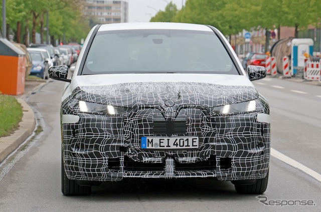 BMW iX 改良新型プロトタイプ(スクープ写真)