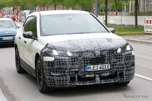 BMW iX 改良新型プロトタイプ(スクープ写真)