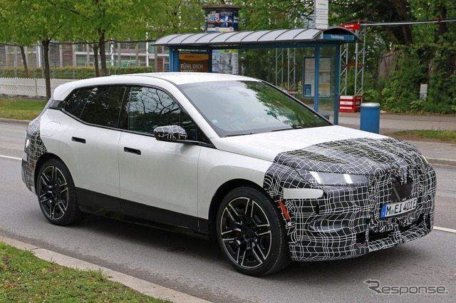 BMW iX 改良新型プロトタイプ(スクープ写真)