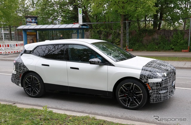 BMW iX 改良新型プロトタイプ(スクープ写真)
