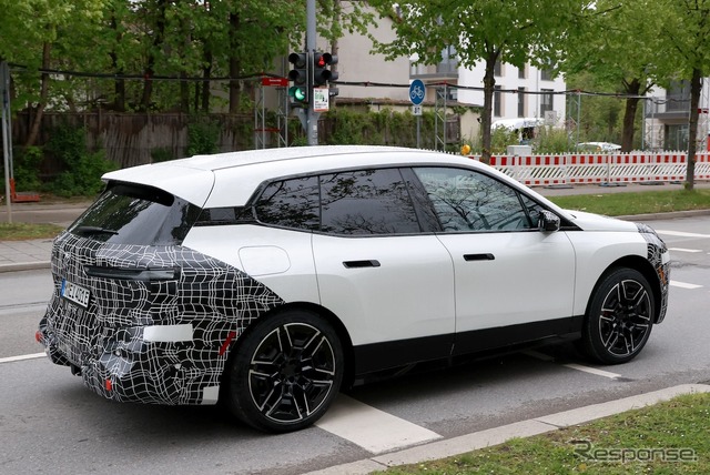 BMW iX 改良新型プロトタイプ(スクープ写真)