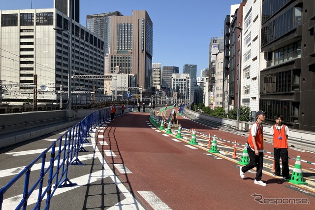 GINZA SKY WALK 2024:土橋入口。この付近からJR線と並行