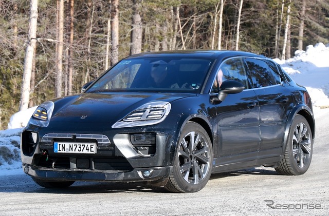 ポルシェ『マカンEV』の姿をしたアウディ 『Q8 e-tron』次期型プロトタイプと思われる車両(スクープ写真)