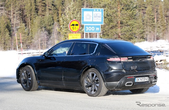 ポルシェ『マカンEV』の姿をしたアウディ 『Q8 e-tron』次期型プロトタイプと思われる車両(スクープ写真)