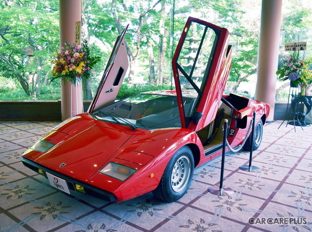 伝説のスーパーカーとして名高い「ランボルギーニ・カウンタックLP400」