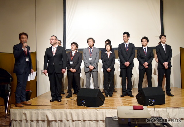 郡司社長による全スタッフの紹介。入社時のエピソードが語られ心温まる場面となった
