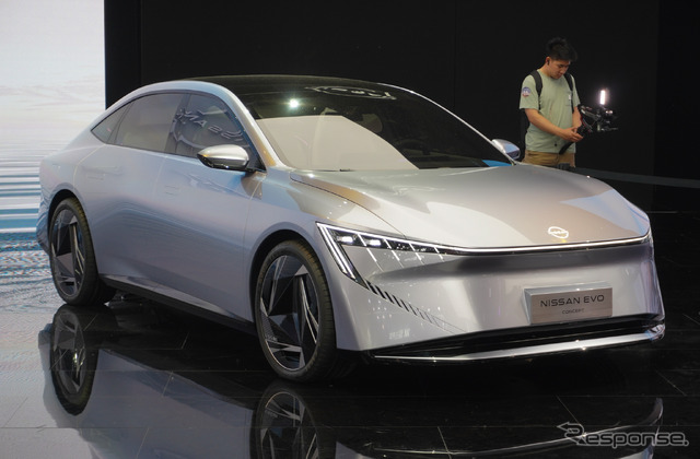 日産が北京モーターショー2024で発表した電動セダン「エヴォ・コンセプト」