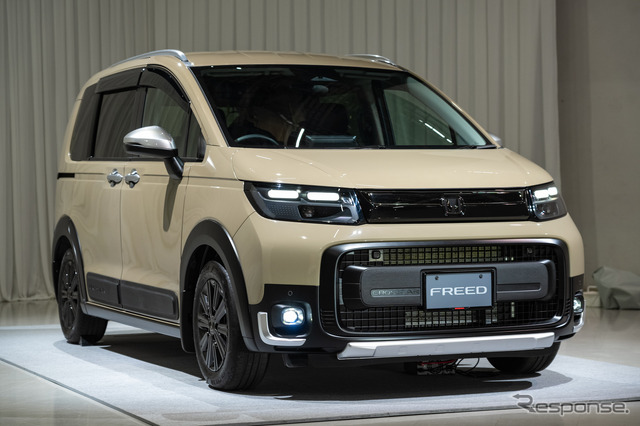 デザートベージュカラーの新型フリード(写真はホンダアクセスの用品装着車両)