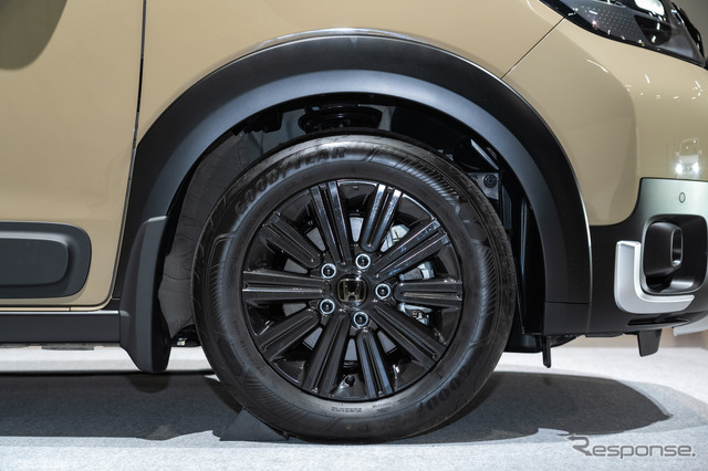 ホンダ フリード 新型(クロスター)ホンダアクセス純正アクセサリー装着車