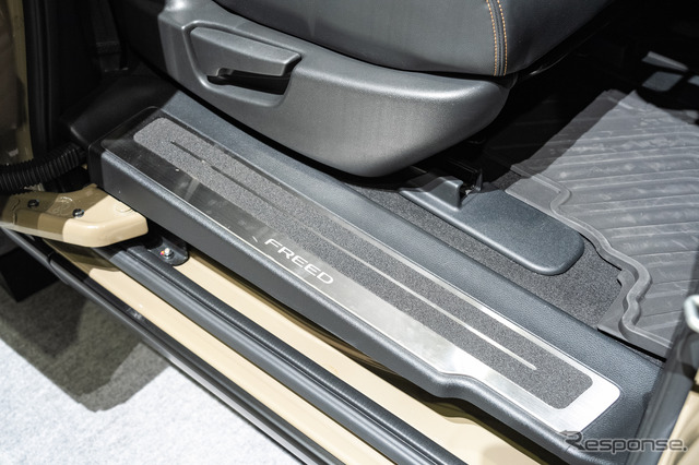 ホンダ フリード 新型(クロスター)ホンダアクセス純正アクセサリー装着車
