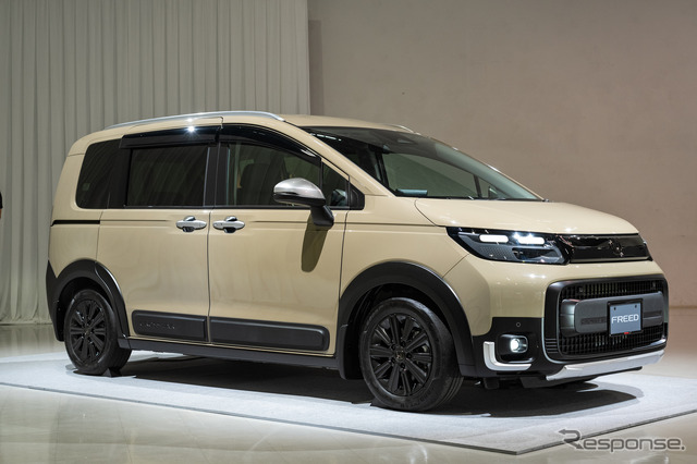 ホンダ フリード 新型(クロスター)ホンダアクセス純正アクセサリー装着車