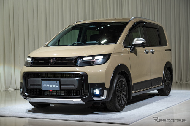 ホンダ フリード 新型(クロスター)ホンダアクセス純正アクセサリー装着車