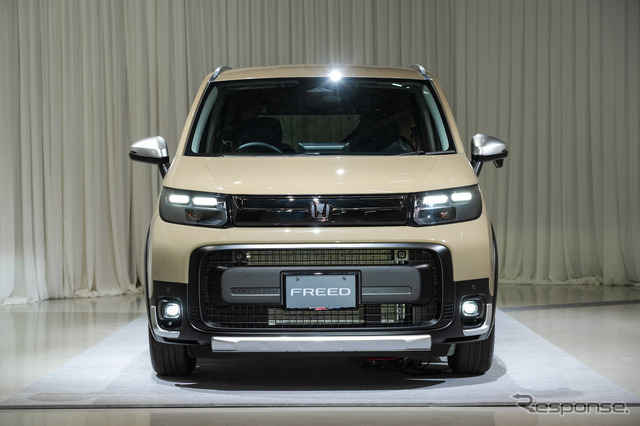 ホンダ フリード 新型(クロスター)ホンダアクセス純正アクセサリー装着車