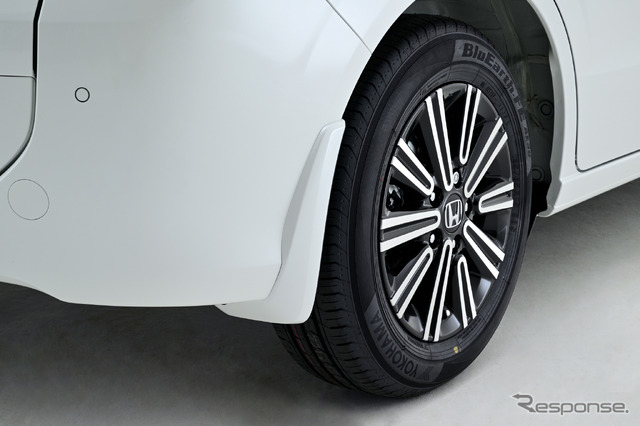 ホンダ フリード 新型(エアー)ホンダアクセス純正アクセサリー装着車